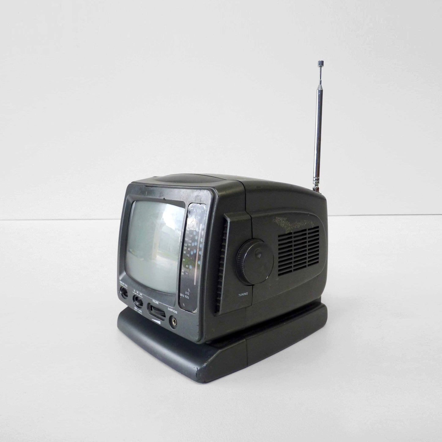 Portable TV / AM/FM Radio