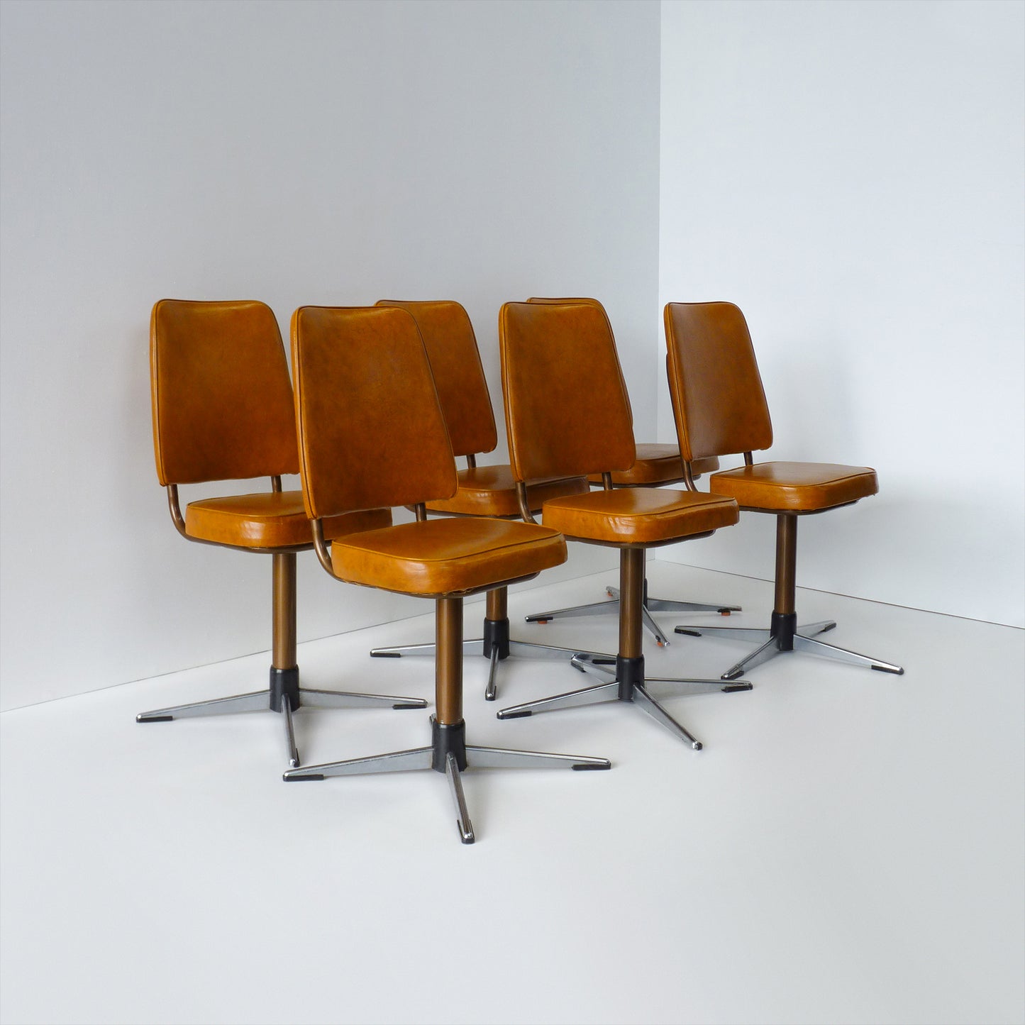 Retro Swivel Dining Chair Set