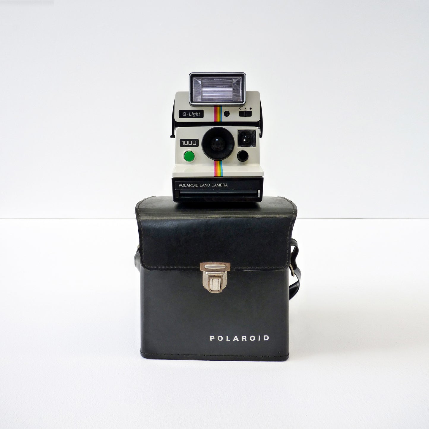 Polaroid Camera With Q-Light Flash