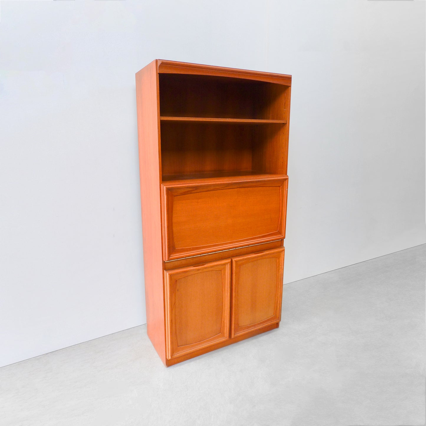 MCM Book Shelf