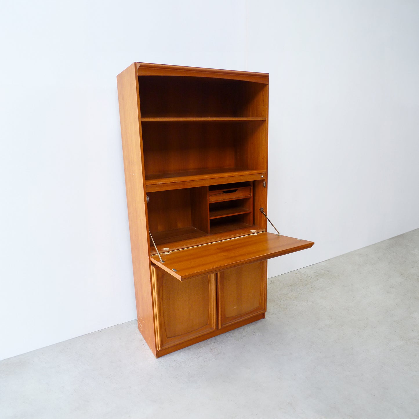 MCM Book Shelf