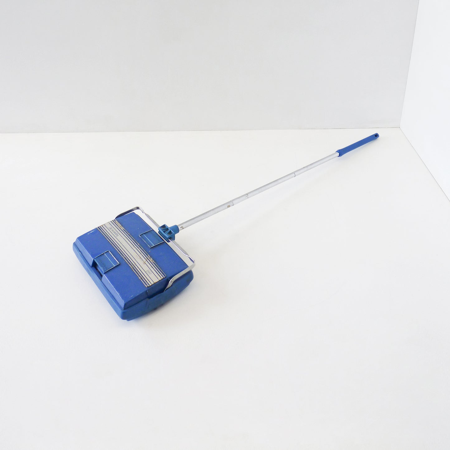 Retro Push Vacuum Sweeper