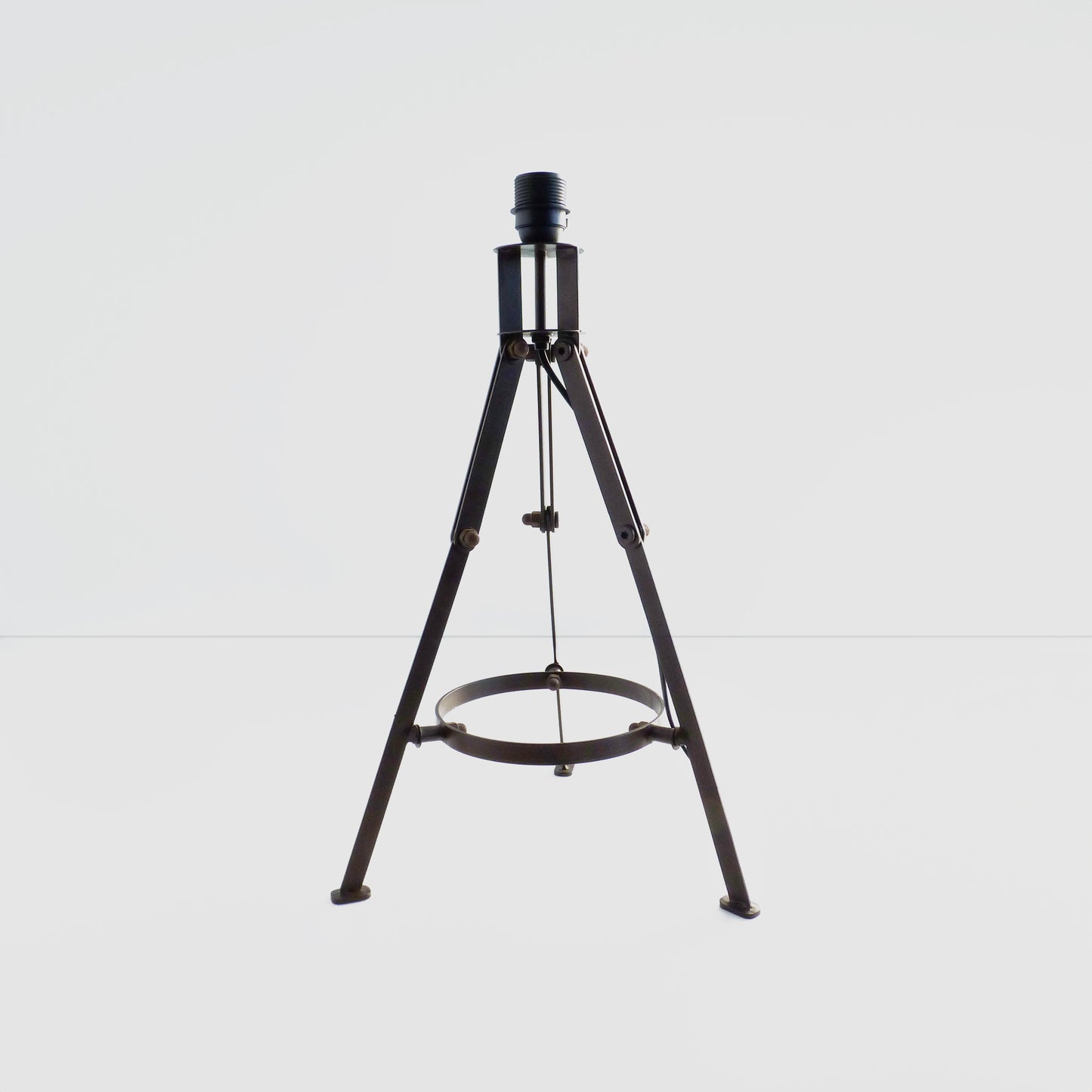 Metal Tripod Lamp
