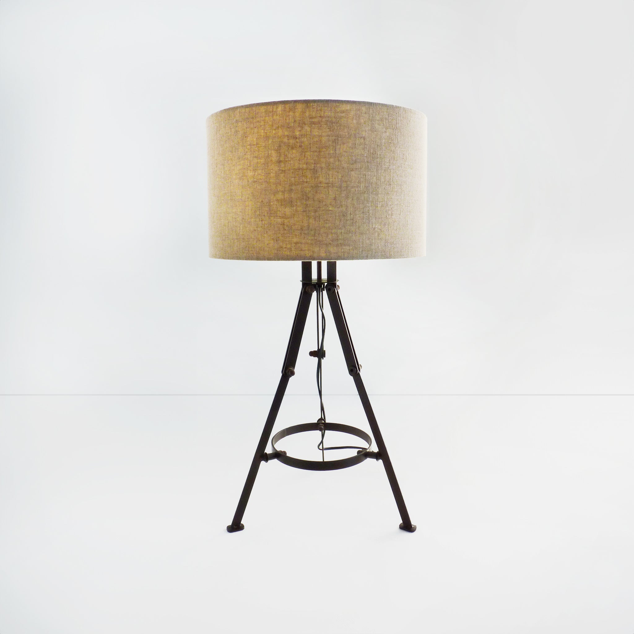 Metal Tripod Lamp – AXIS