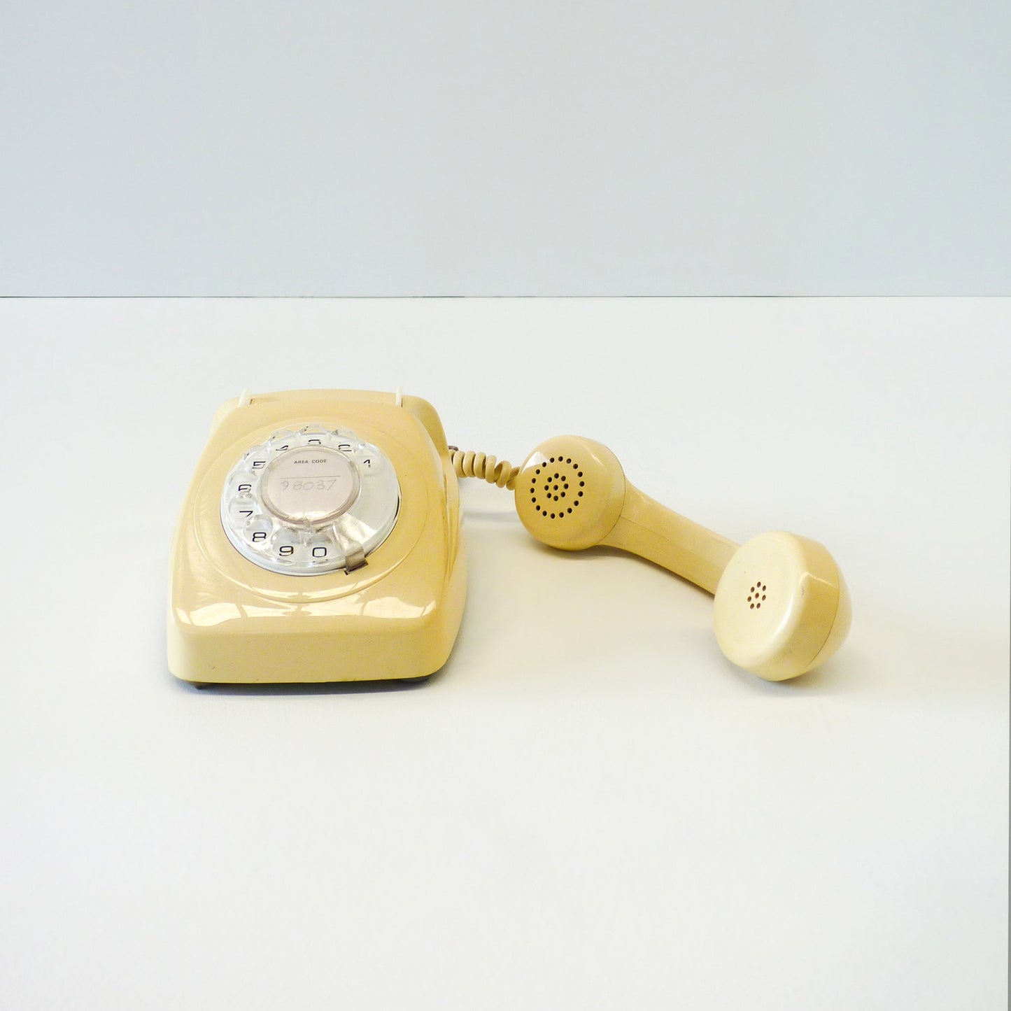 Vintage Cream Rotary Phone