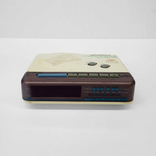 White AM/FM Clock Radio
