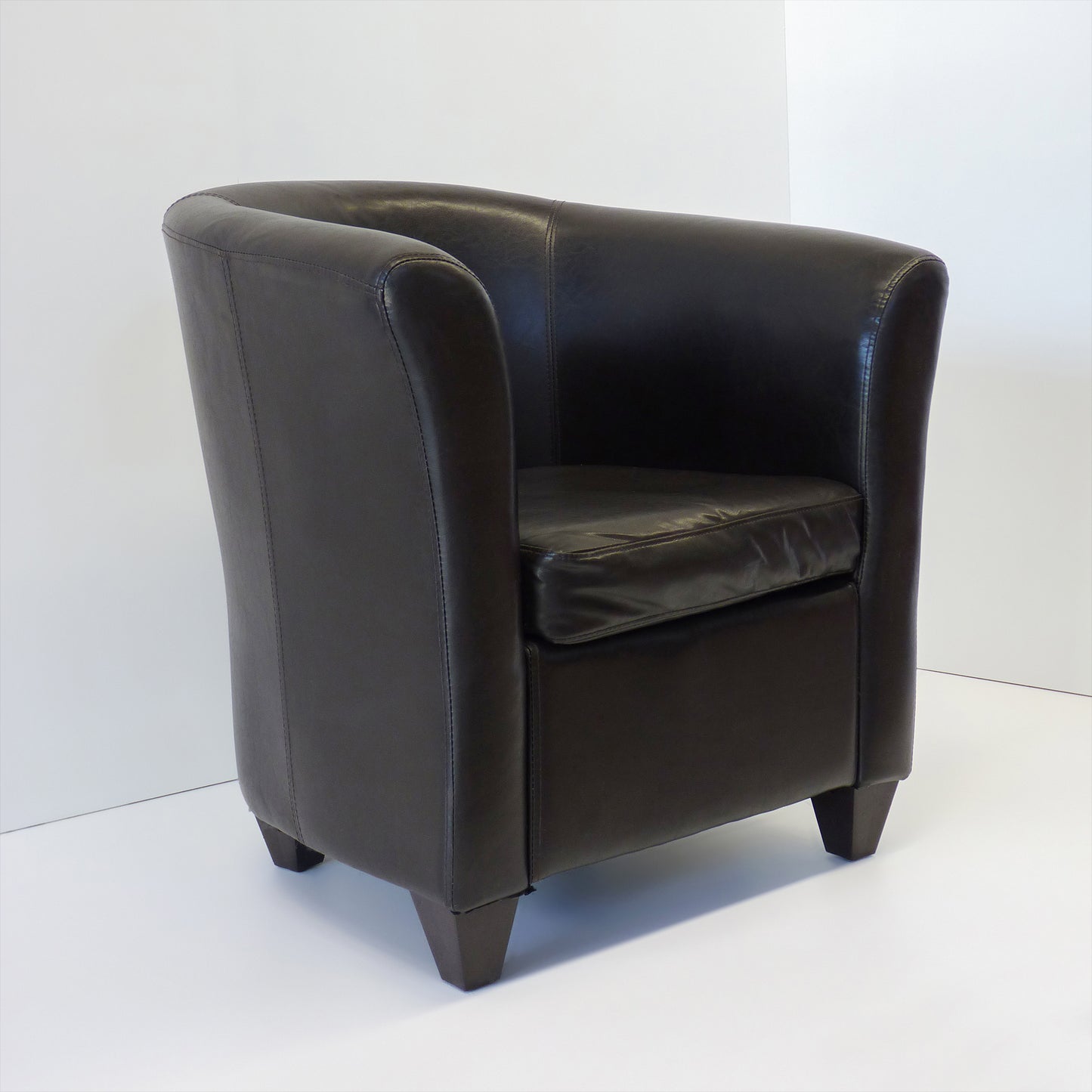 Tub Chair With Foot Rest