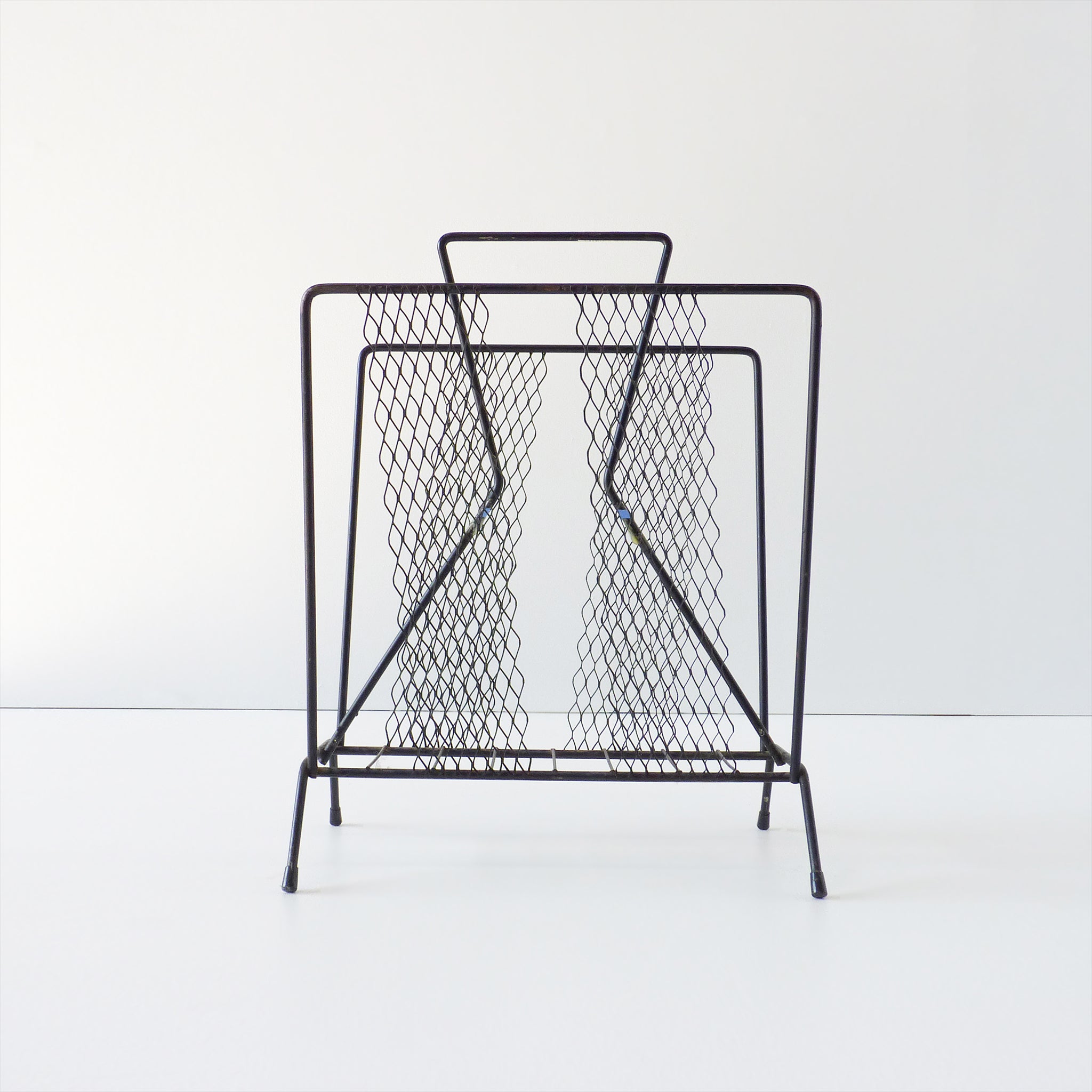 Retro Wire Vinyl / Magazine Rack – AXIS