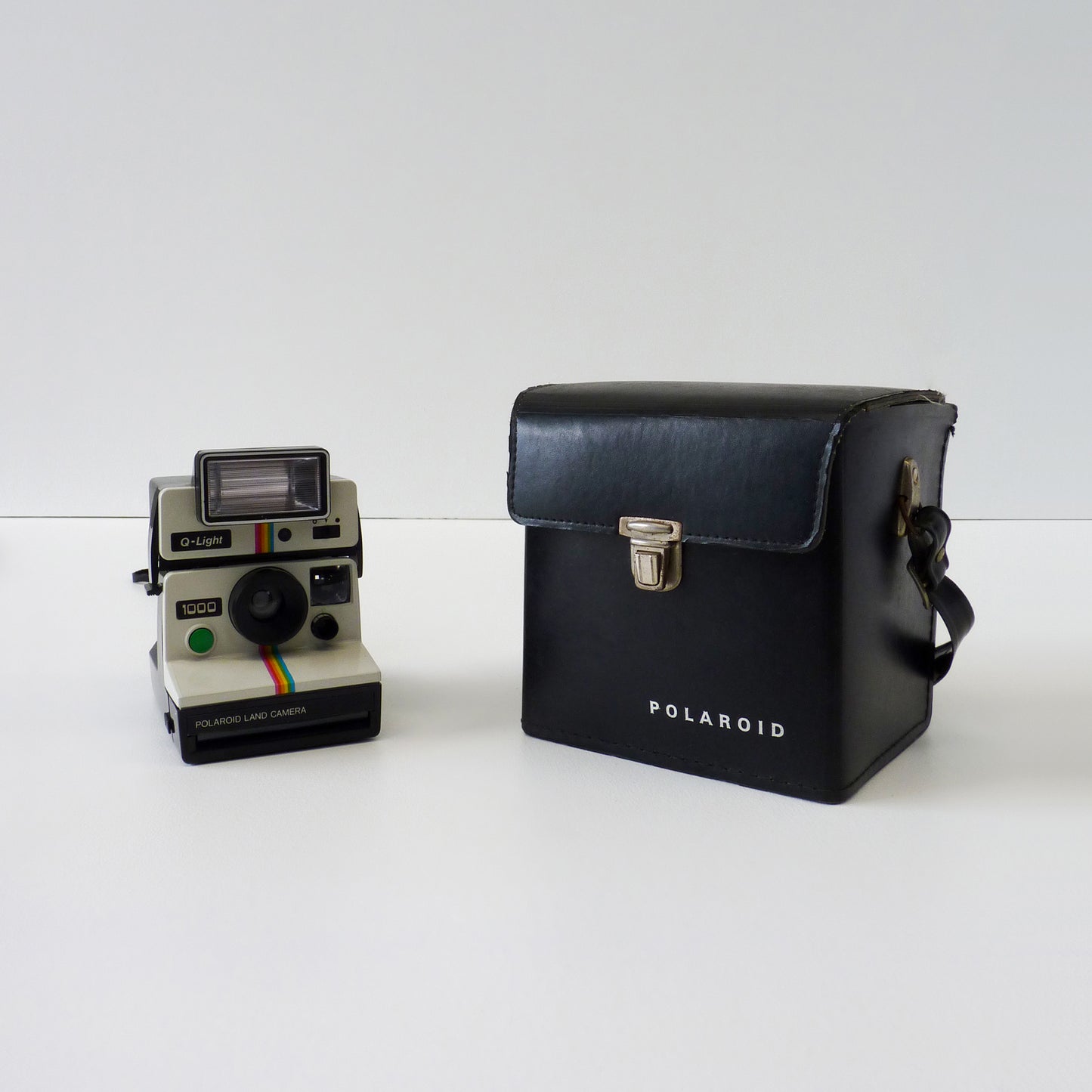 Polaroid Camera With Q-Light Flash
