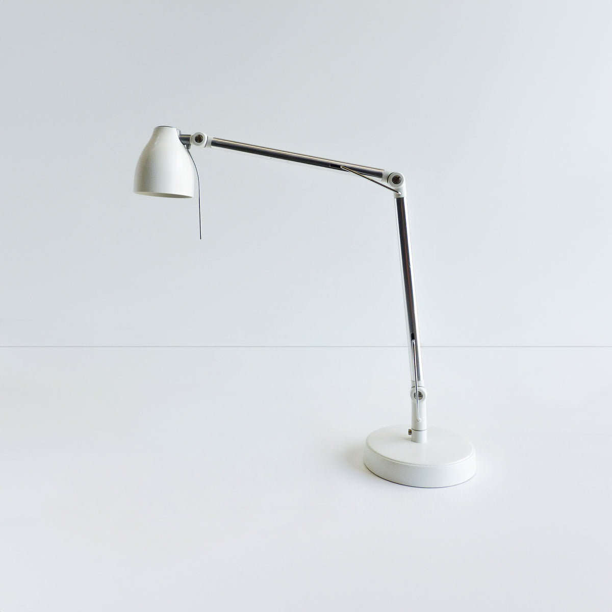 White Swing Arm Lamp – AXIS