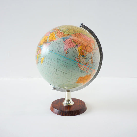 Globe Lamp