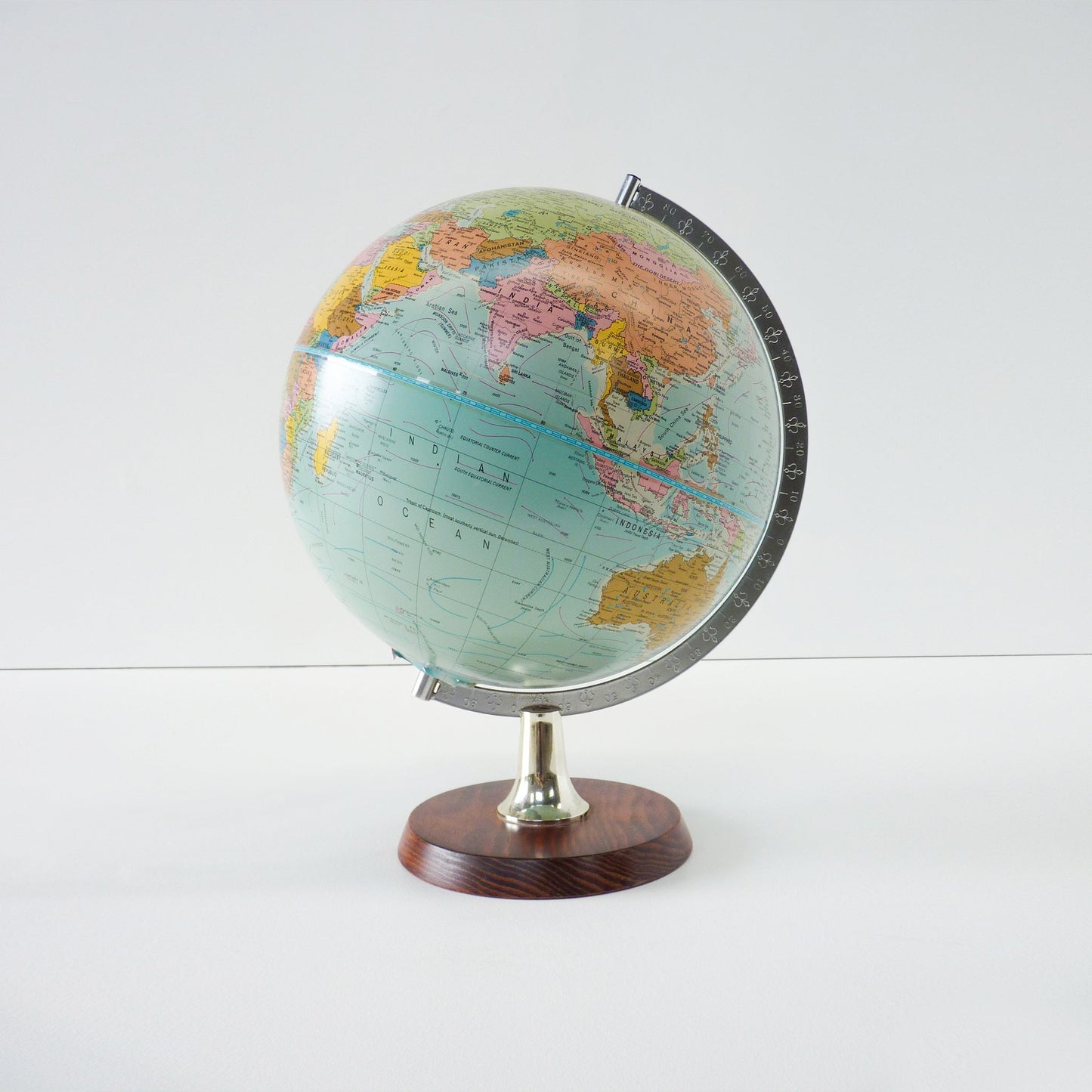 Globe Lamp