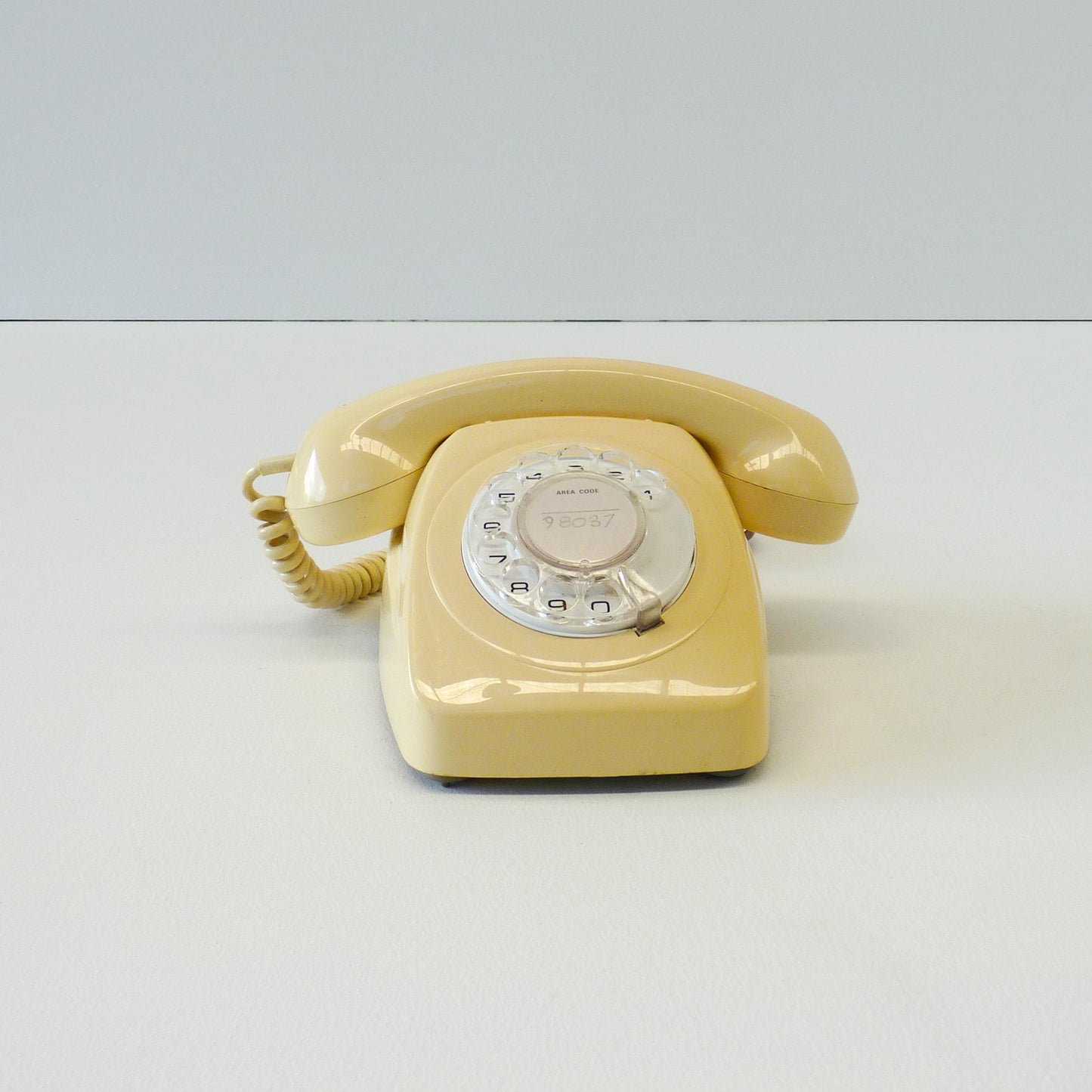 Vintage Cream Rotary Phone
