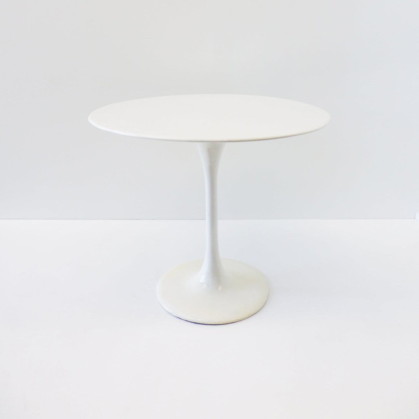 Retro Round Tulip Table