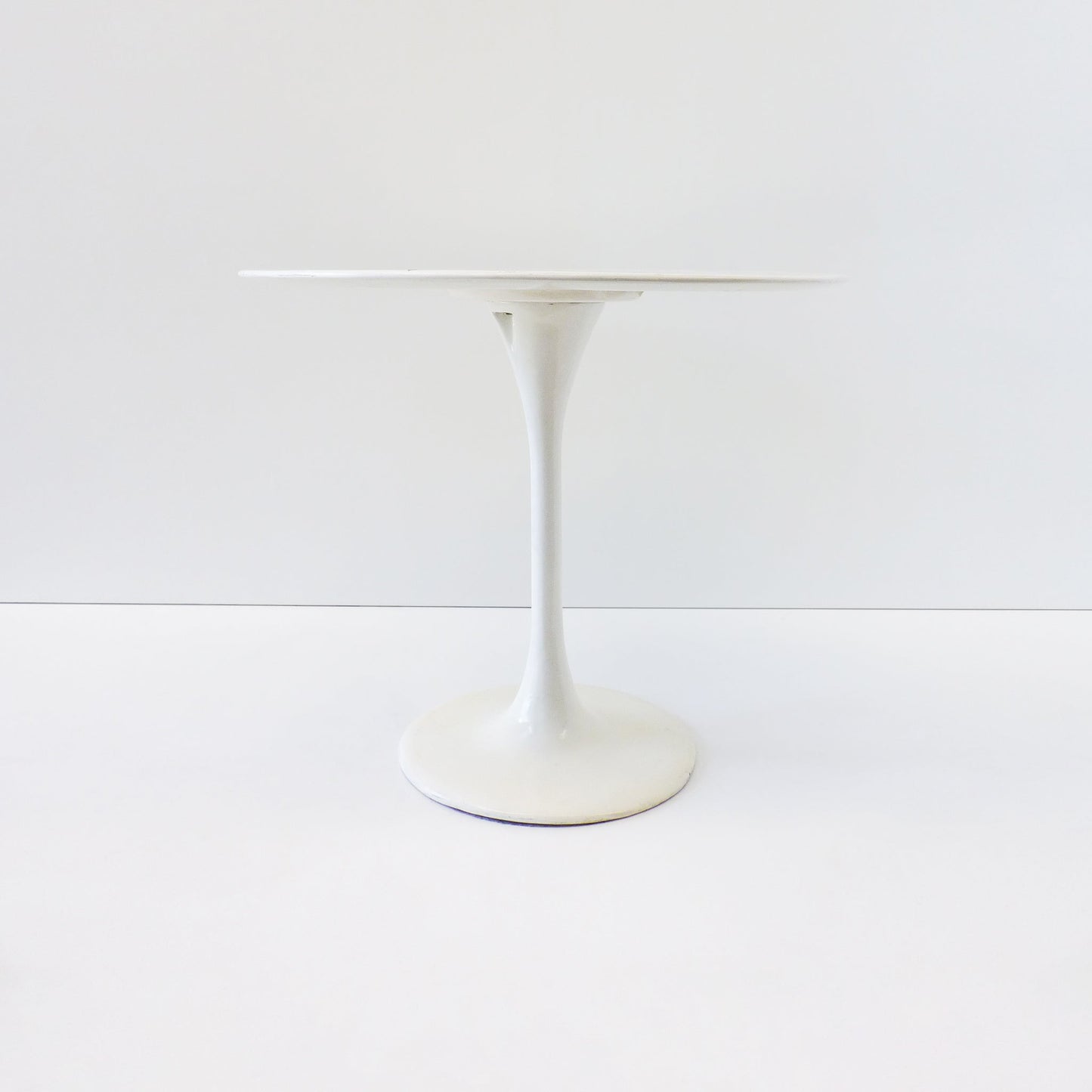 Retro Round Tulip Table