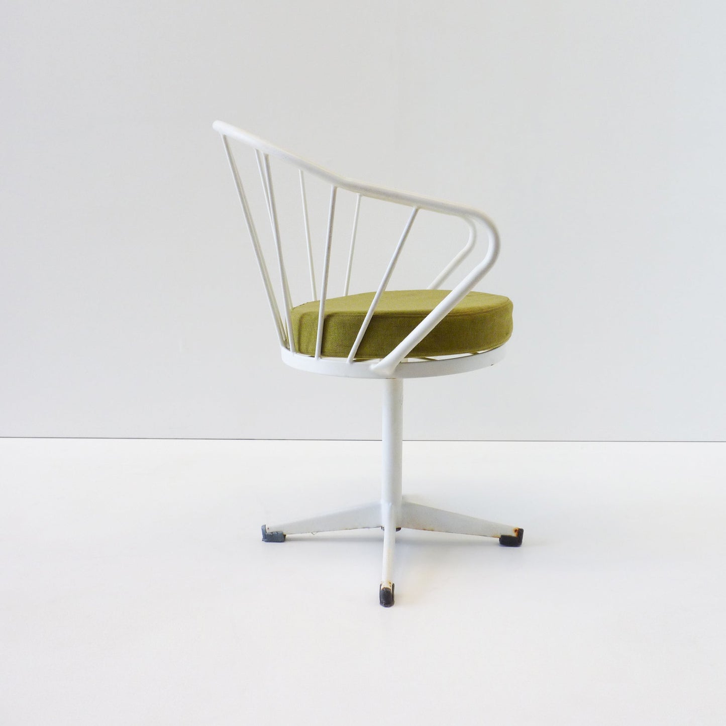 Retro Swivel Chair Set